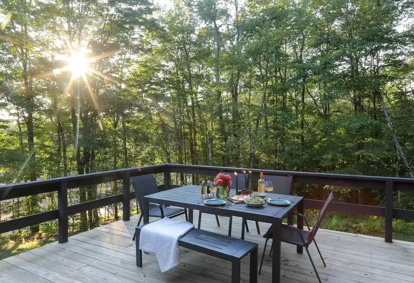Modern Hideaway W/ Deck + State Forest Access