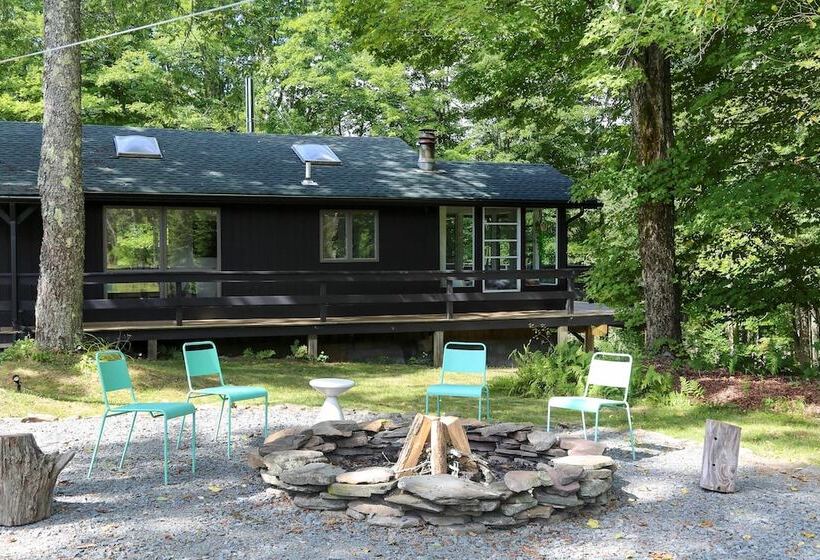 Modern Hideaway W/ Deck + State Forest Access