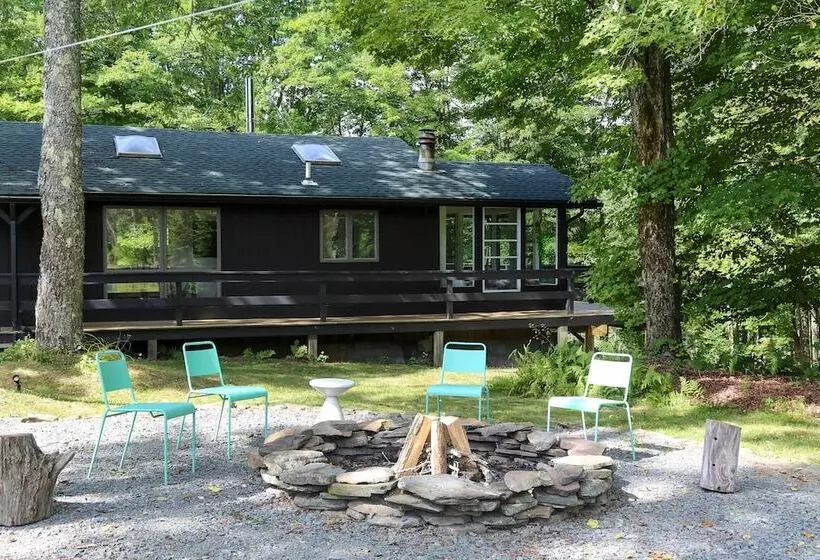 Modern Hideaway W/ Deck + State Forest Access
