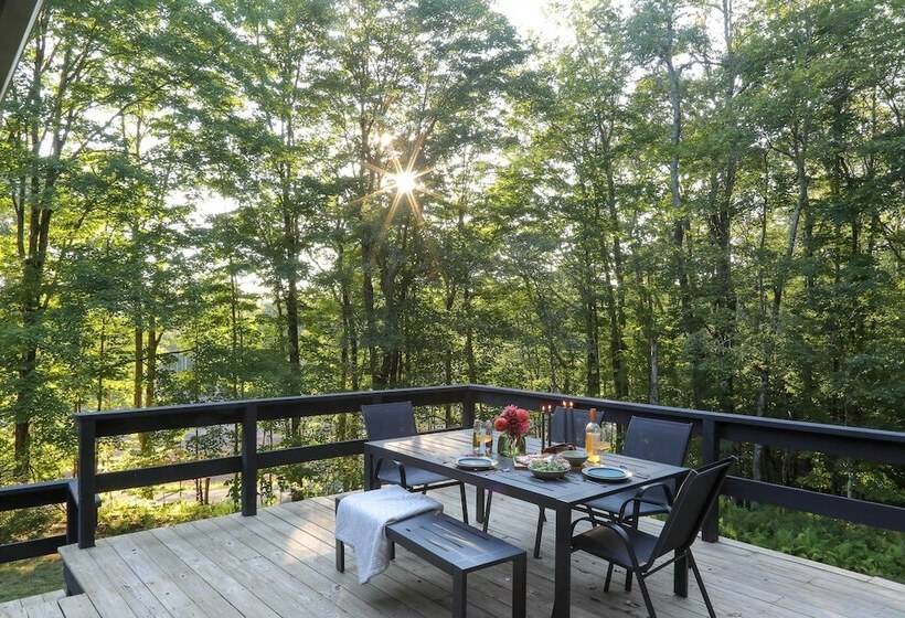 Modern Hideaway W/ Deck + State Forest Access