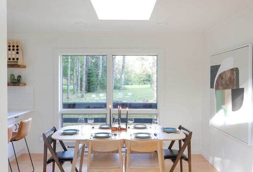 Modern Hideaway W/ Deck + State Forest Access