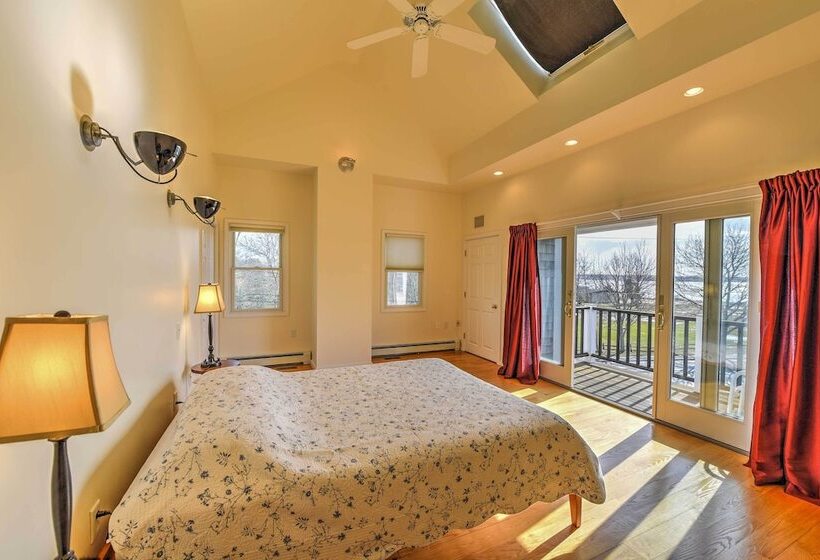 Multi Level Marion House: Loft, Deck + Ocean Views