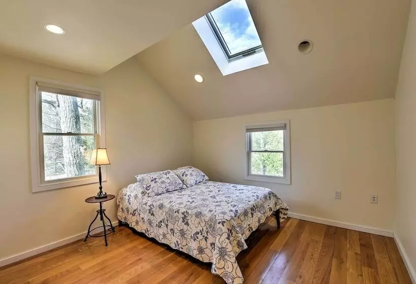 Multi Level Marion House: Loft, Deck + Ocean Views