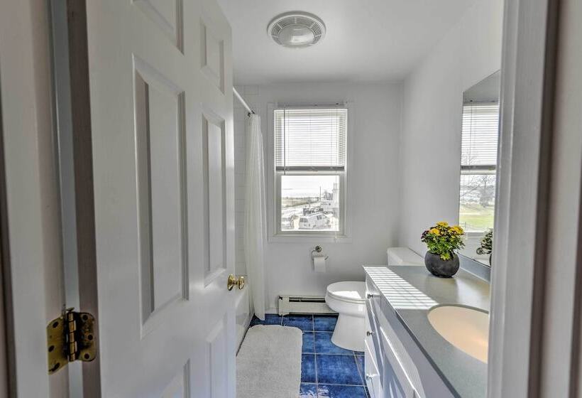 Multi Level Marion House: Loft, Deck + Ocean Views