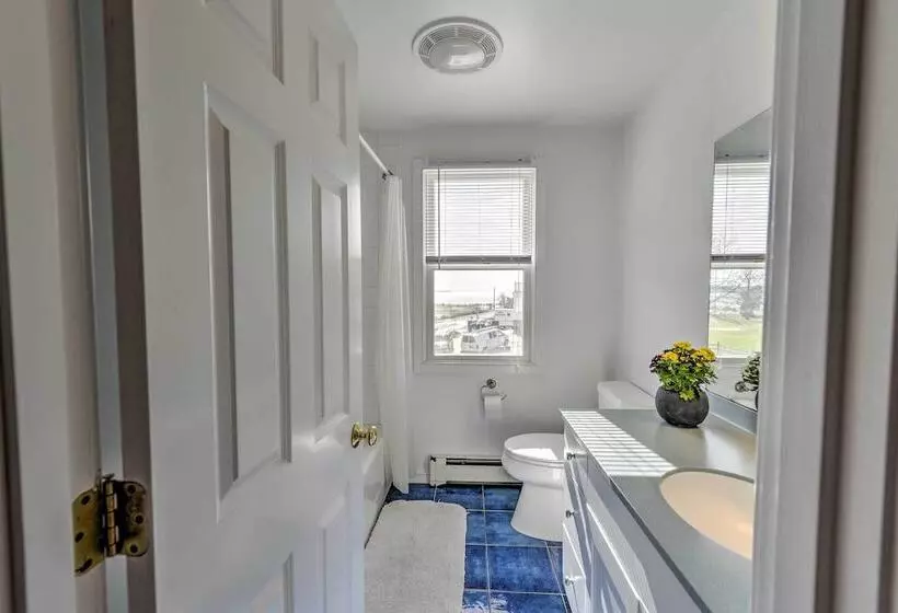 Multi Level Marion House: Loft, Deck + Ocean Views