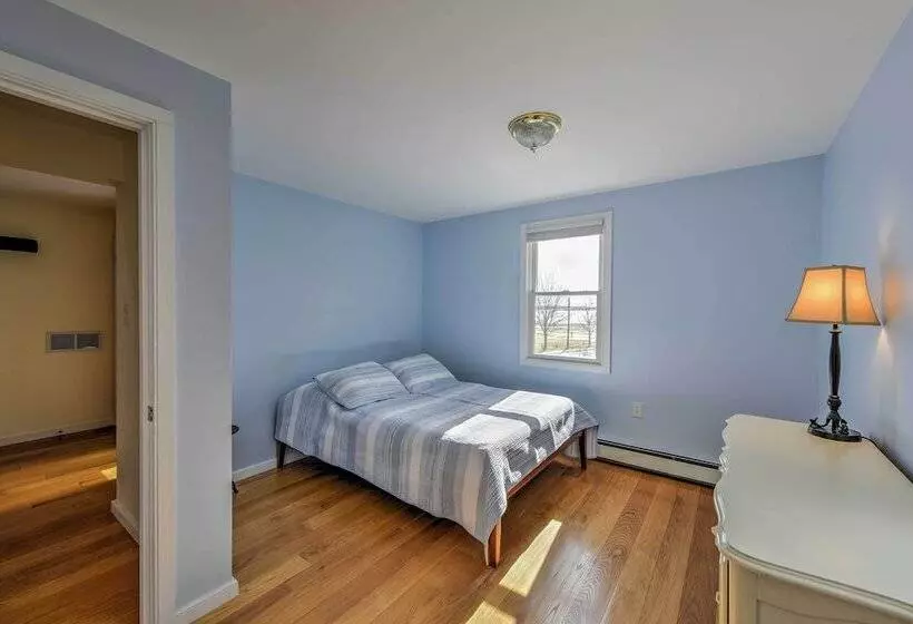 Multi Level Marion House: Loft, Deck + Ocean Views