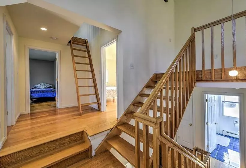 Multi Level Marion House: Loft, Deck + Ocean Views