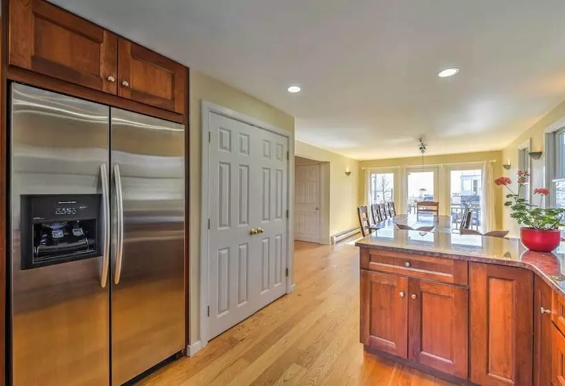 Multi Level Marion House: Loft, Deck + Ocean Views