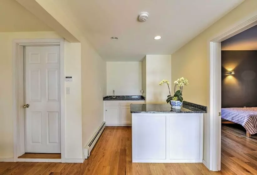 Multi Level Marion House: Loft, Deck + Ocean Views