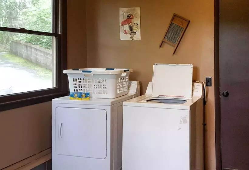 Nature S Retreat  W/ Hot Tub: 7 Mi To Bryson City