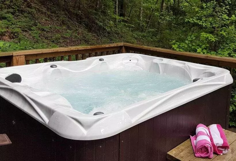 Nature S Retreat  W/ Hot Tub: 7 Mi To Bryson City