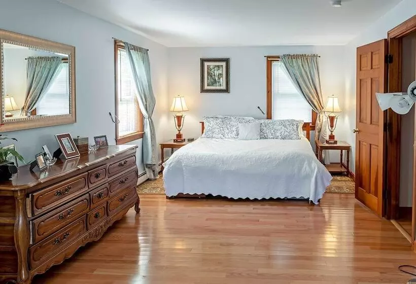 Pet Friendly West Yarmouth Home 1/2 Mi To Beach