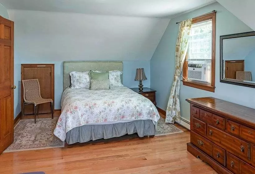 Pet Friendly West Yarmouth Home 1/2 Mi To Beach