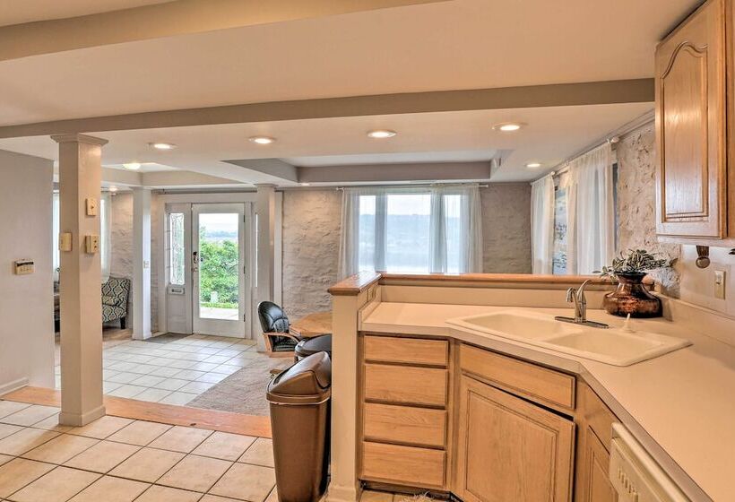 Queen City Sanctuary W/ Views, 3 Mi To Downtown!