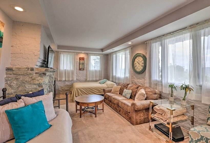 Queen City Sanctuary W/ Views, 3 Mi To Downtown!