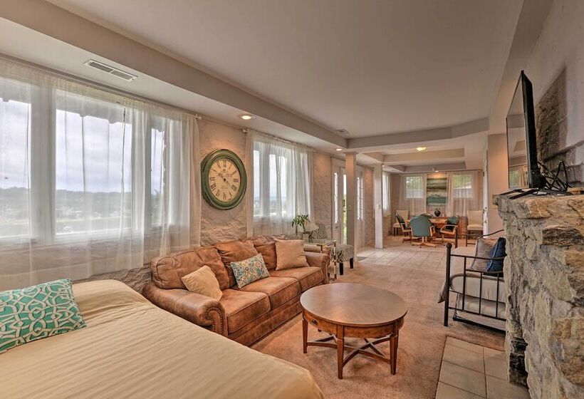 Queen City Sanctuary W/ Views, 3 Mi To Downtown!