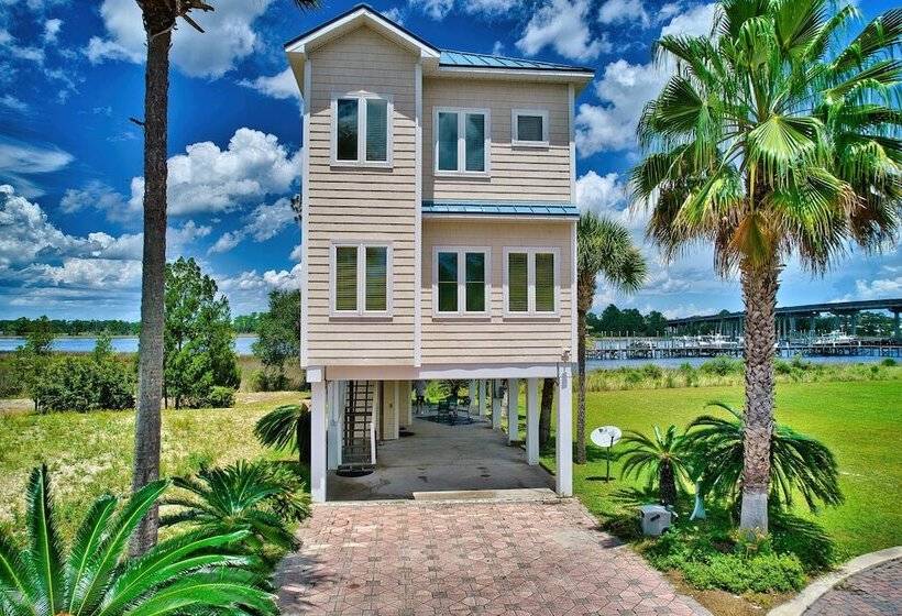 Riverfront Carrabelle Home W/ Furnished Patio!