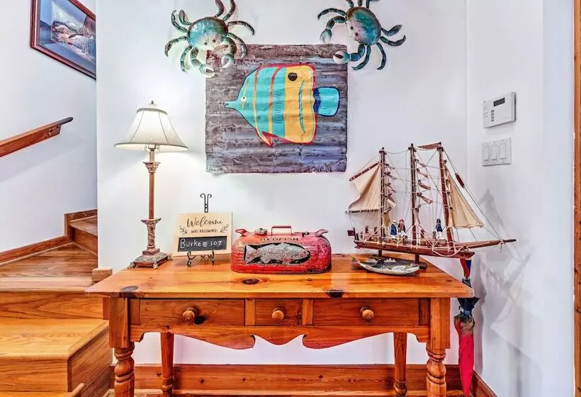 Riverfront Carrabelle Home W/ Furnished Patio!