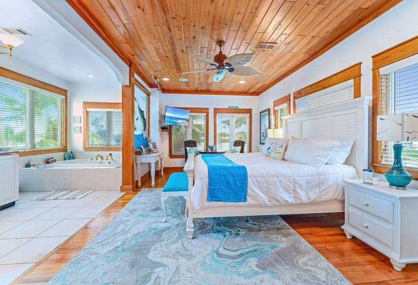 Riverfront Carrabelle Home W/ Furnished Patio!