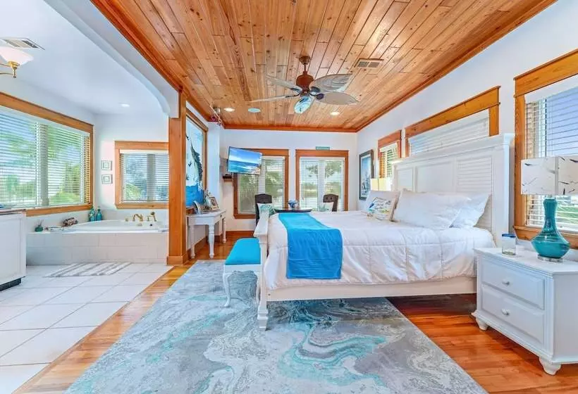 Riverfront Carrabelle Home W/ Furnished Patio!