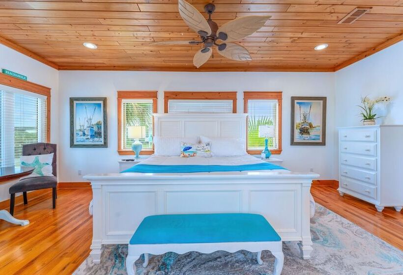 Riverfront Carrabelle Home W/ Furnished Patio!