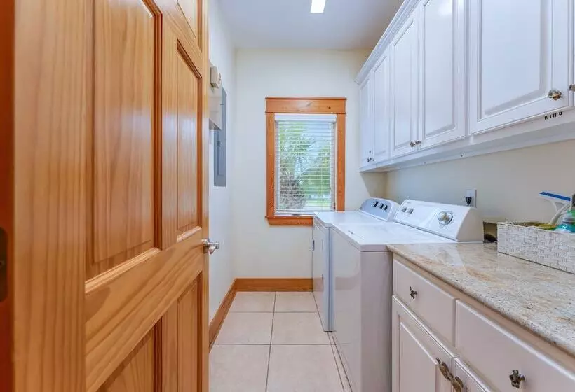 Riverfront Carrabelle Home W/ Furnished Patio!