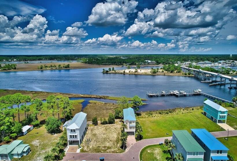 Riverfront Carrabelle Home W/ Furnished Patio!