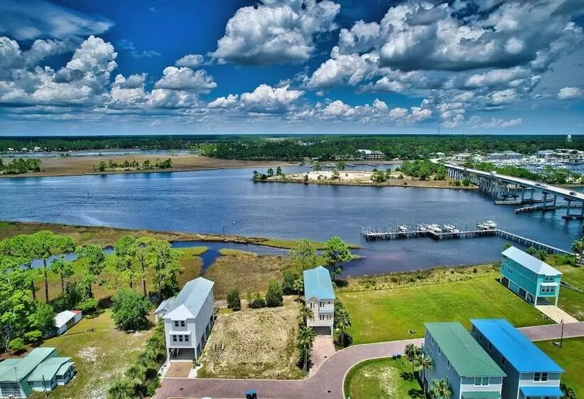 Riverfront Carrabelle Home W/ Furnished Patio!