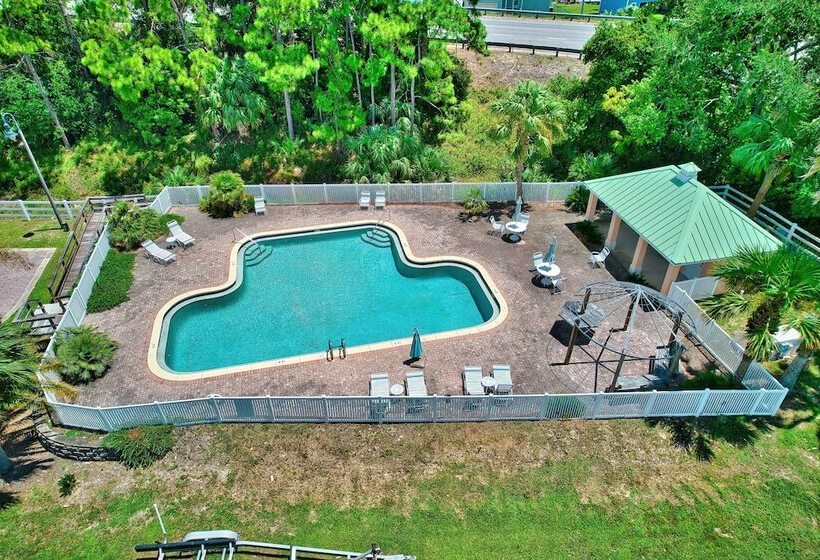 Riverfront Carrabelle Home W/ Furnished Patio!