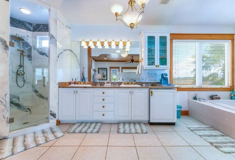 Riverfront Carrabelle Home W/ Furnished Patio!