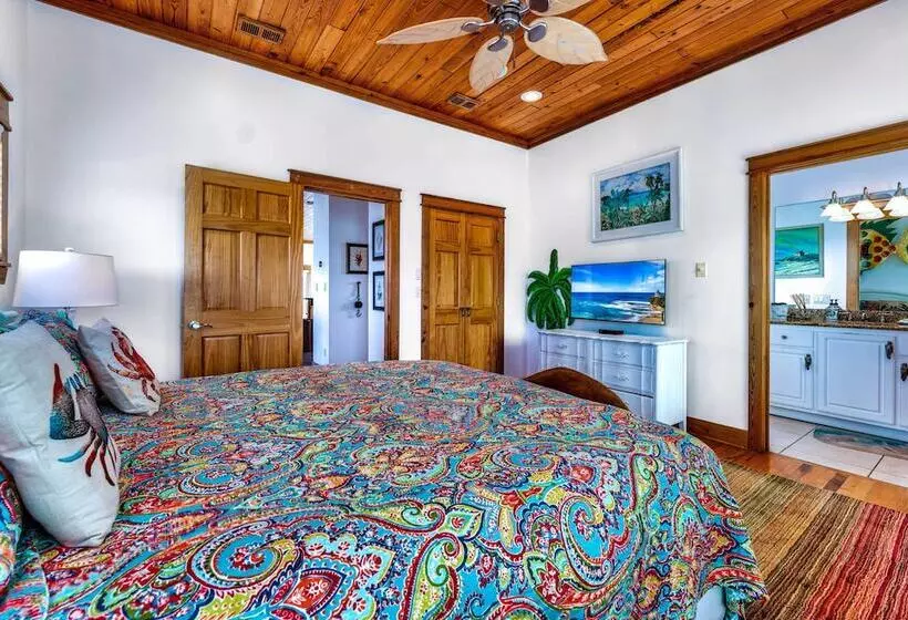 Riverfront Carrabelle Home W/ Furnished Patio!