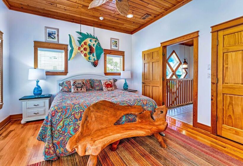 Riverfront Carrabelle Home W/ Furnished Patio!