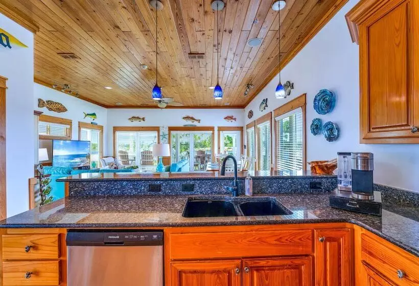 Riverfront Carrabelle Home W/ Furnished Patio!