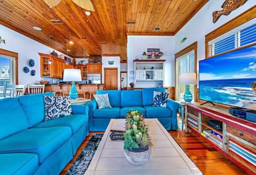 Riverfront Carrabelle Home W/ Furnished Patio!