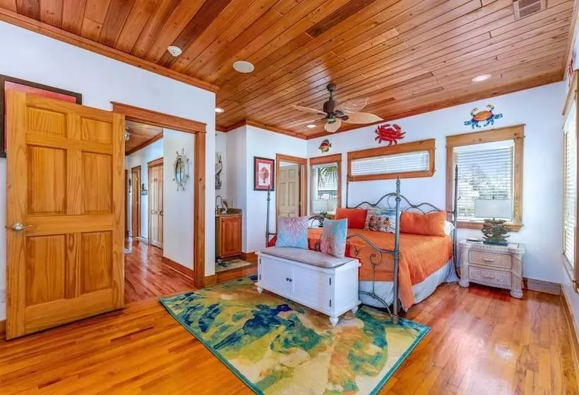 Riverfront Carrabelle Home W/ Furnished Patio!