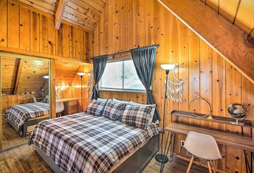 Running Springs Cabin W/ Large Deck + View!