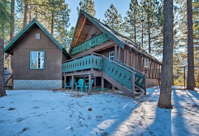 South Lake Tahoe Home W/ Deck & Mountain View!