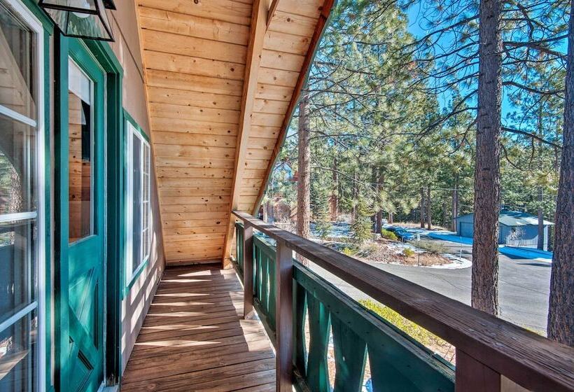 South Lake Tahoe Home W/ Deck & Mountain View!