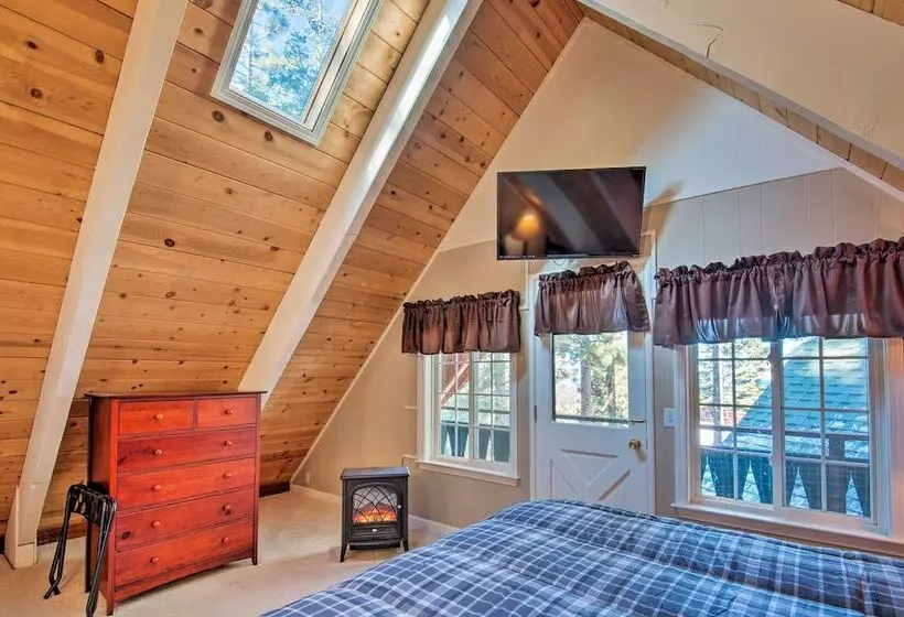 South Lake Tahoe Home W/ Deck & Mountain View!