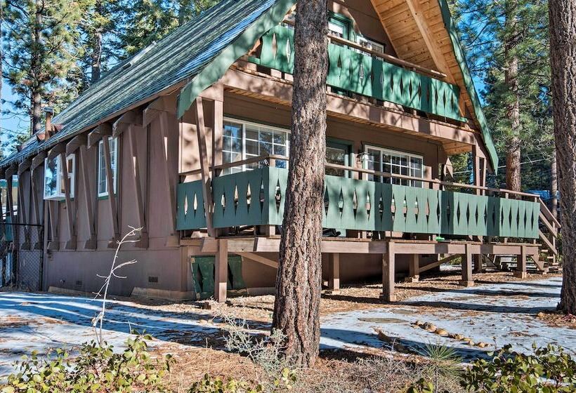 South Lake Tahoe Home W/ Deck & Mountain View!