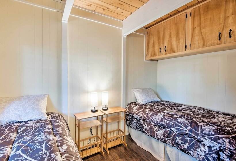 South Lake Tahoe Home W/ Deck & Mountain View!