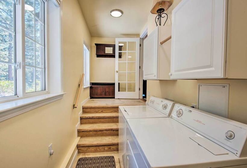 South Lake Tahoe Home W/ Deck & Mountain View!
