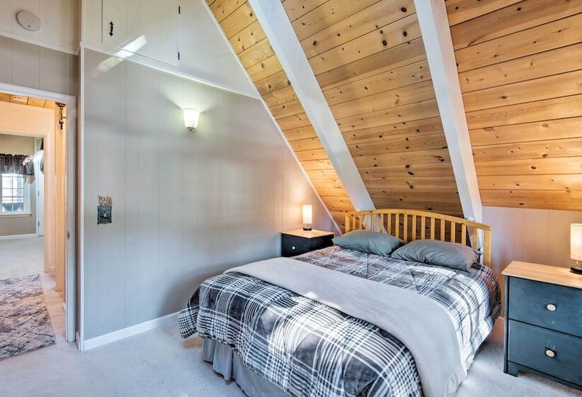 South Lake Tahoe Home W/ Deck & Mountain View!