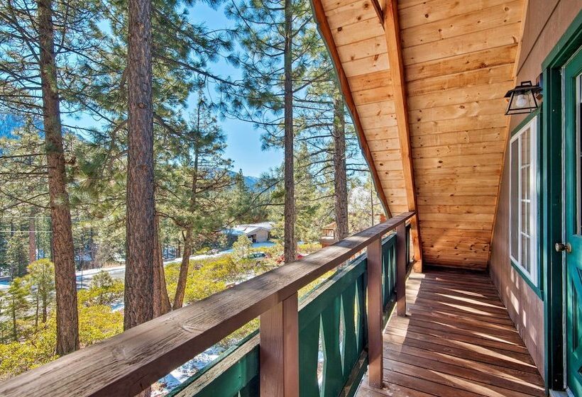 South Lake Tahoe Home W/ Deck & Mountain View!