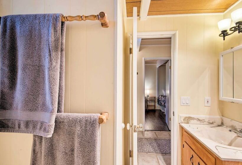 South Lake Tahoe Home W/ Deck & Mountain View!