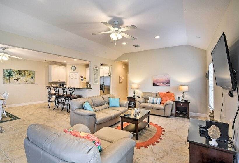 < 1 Mi To Beach: Salty Dog House In Galveston!