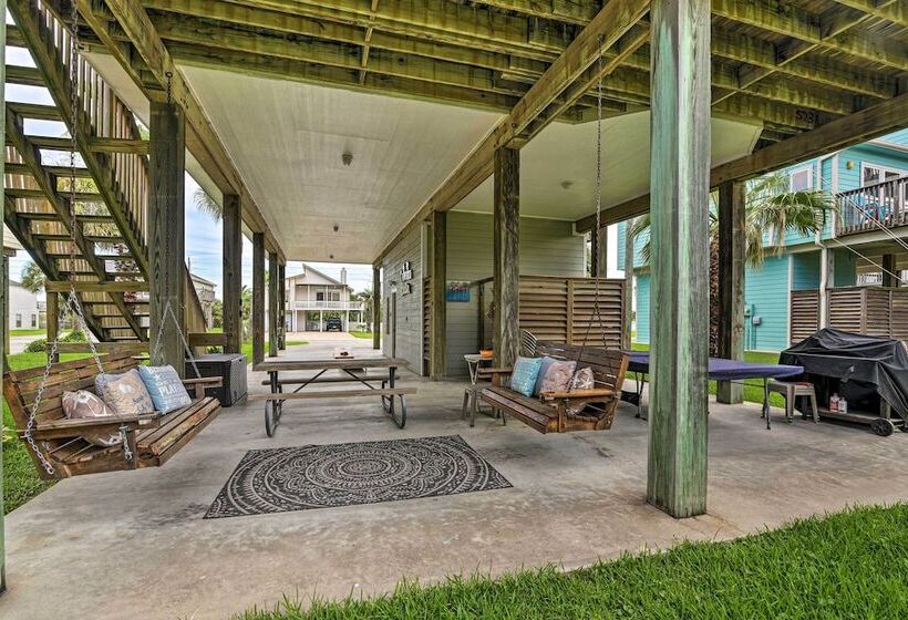 < 1 Mi To Beach: Salty Dog House In Galveston!