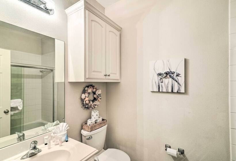 < 1 Mi To Beach: Salty Dog House In Galveston!