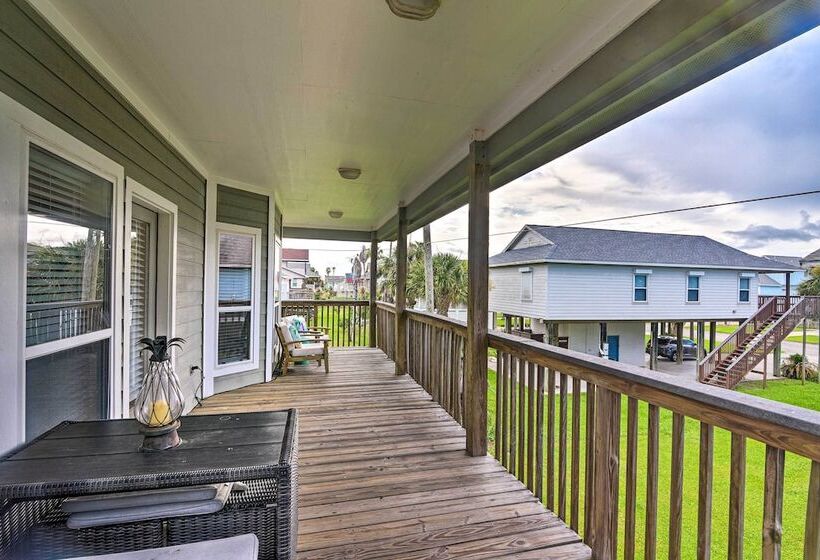 < 1 Mi To Beach: Salty Dog House In Galveston!