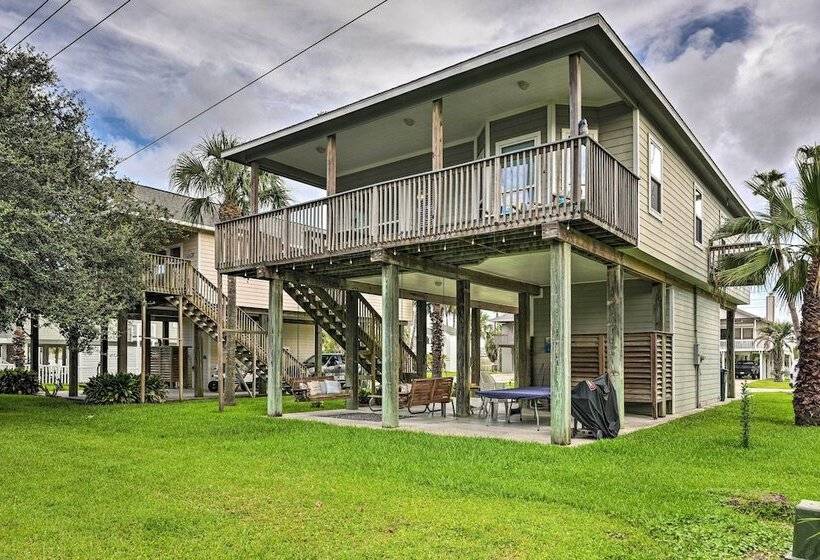 < 1 Mi To Beach: Salty Dog House In Galveston!